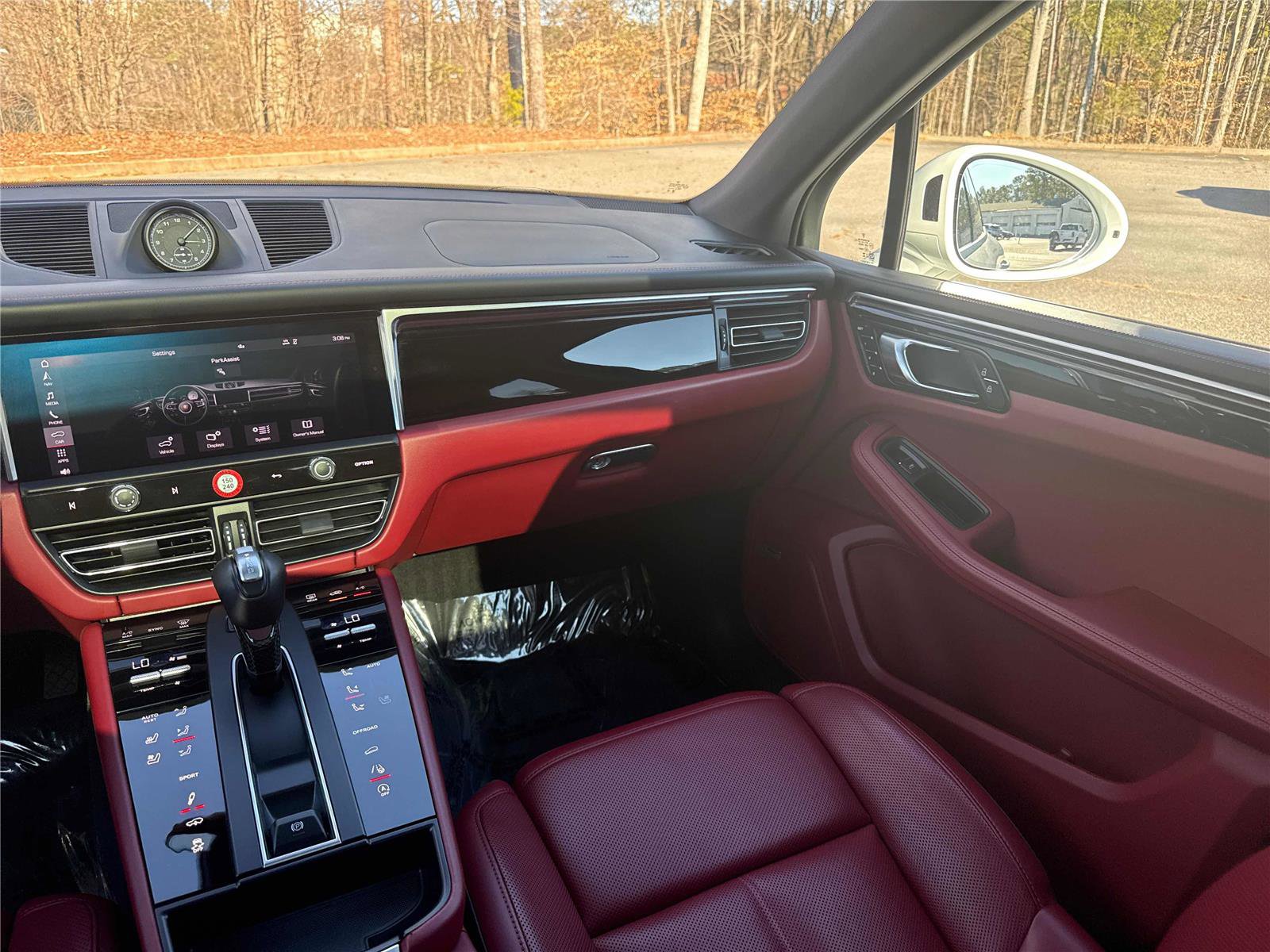 Used 2024 Porsche Macan w/ Premium Plus Package image 14