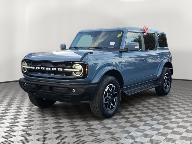 Used 2025 Ford Bronco Outer Banks image 3