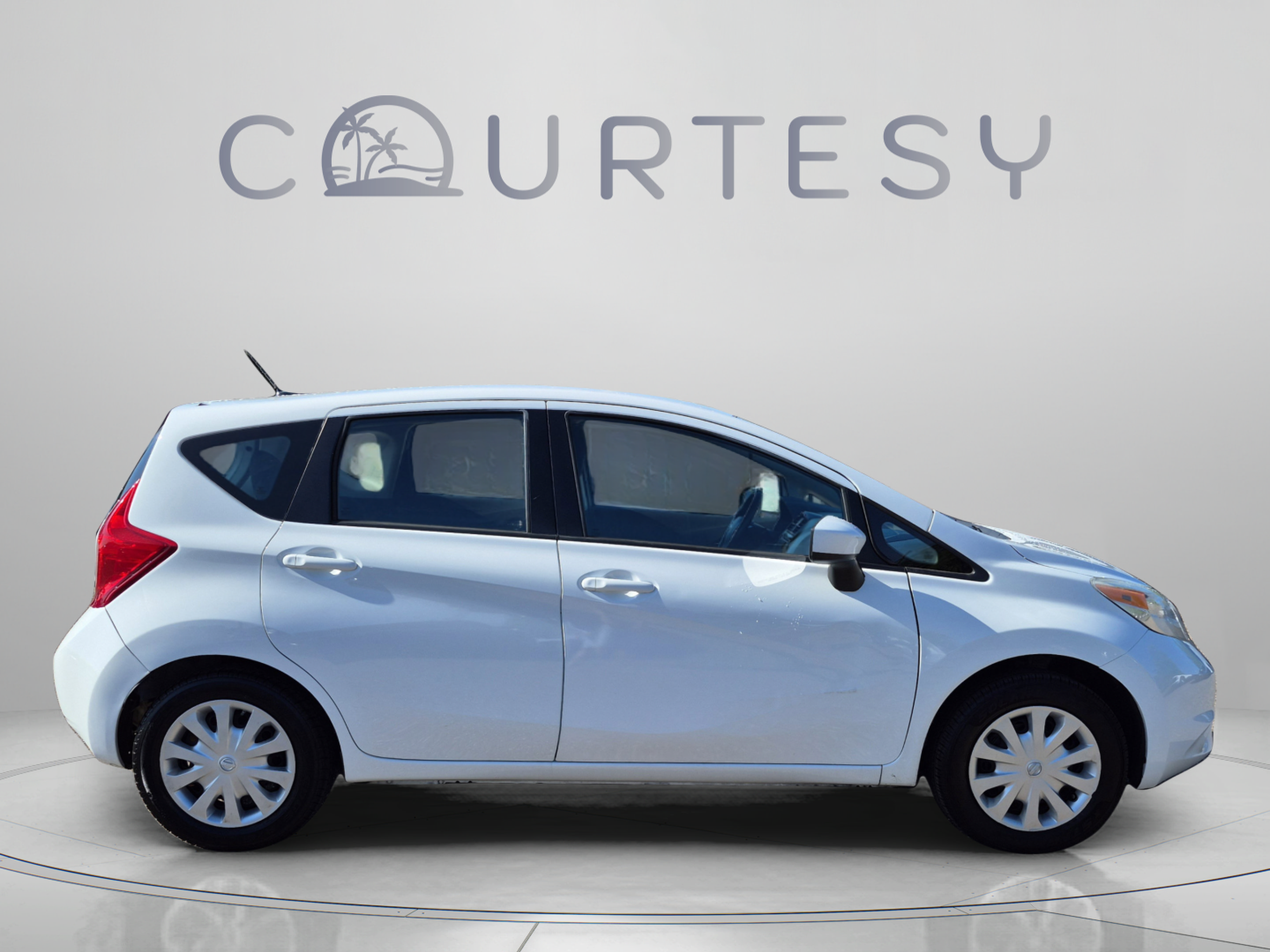 Used 2016 Nissan Versa Note SV FWD image 6
