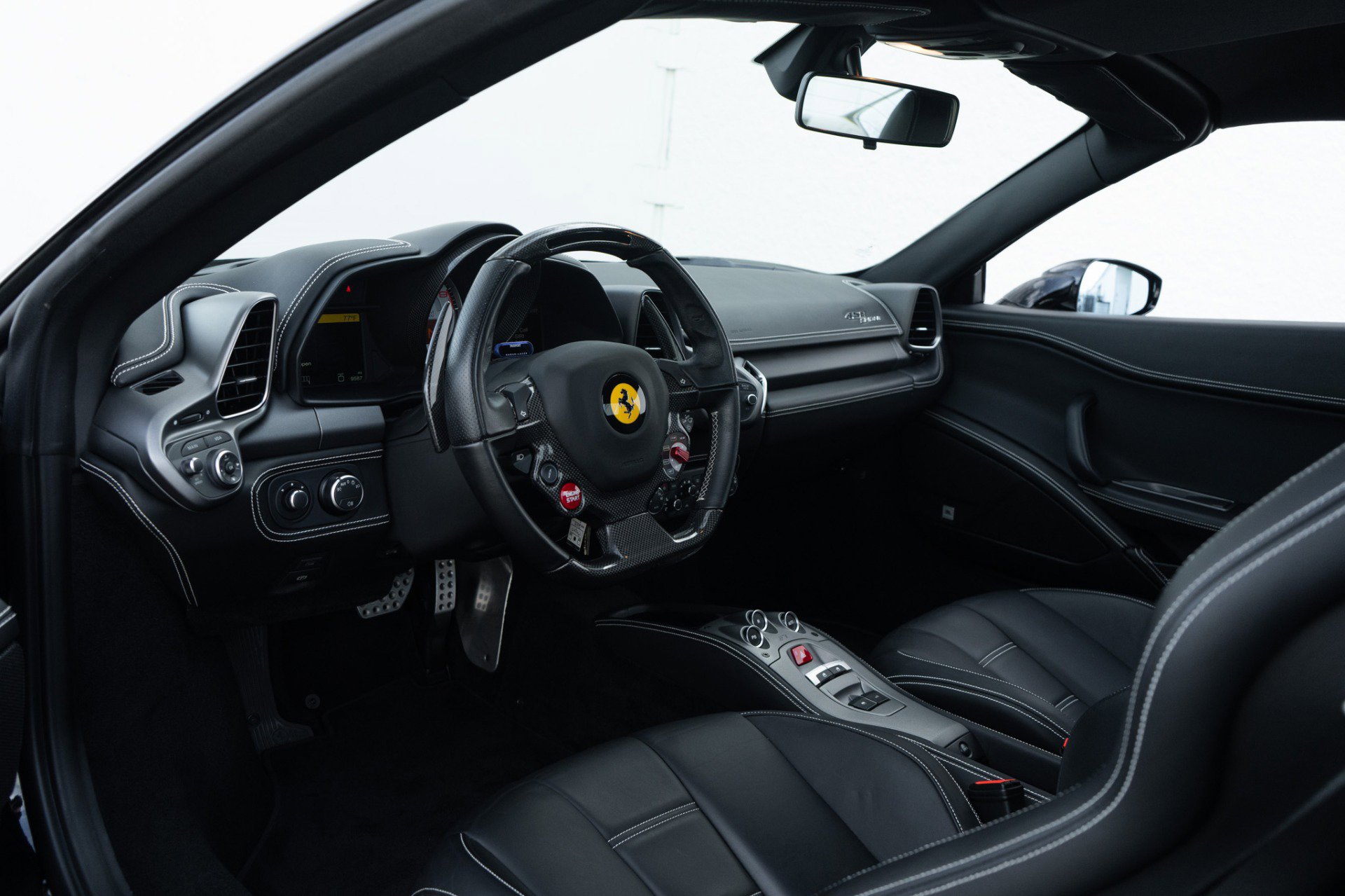 Used 2013 Ferrari 458 Spider image 4