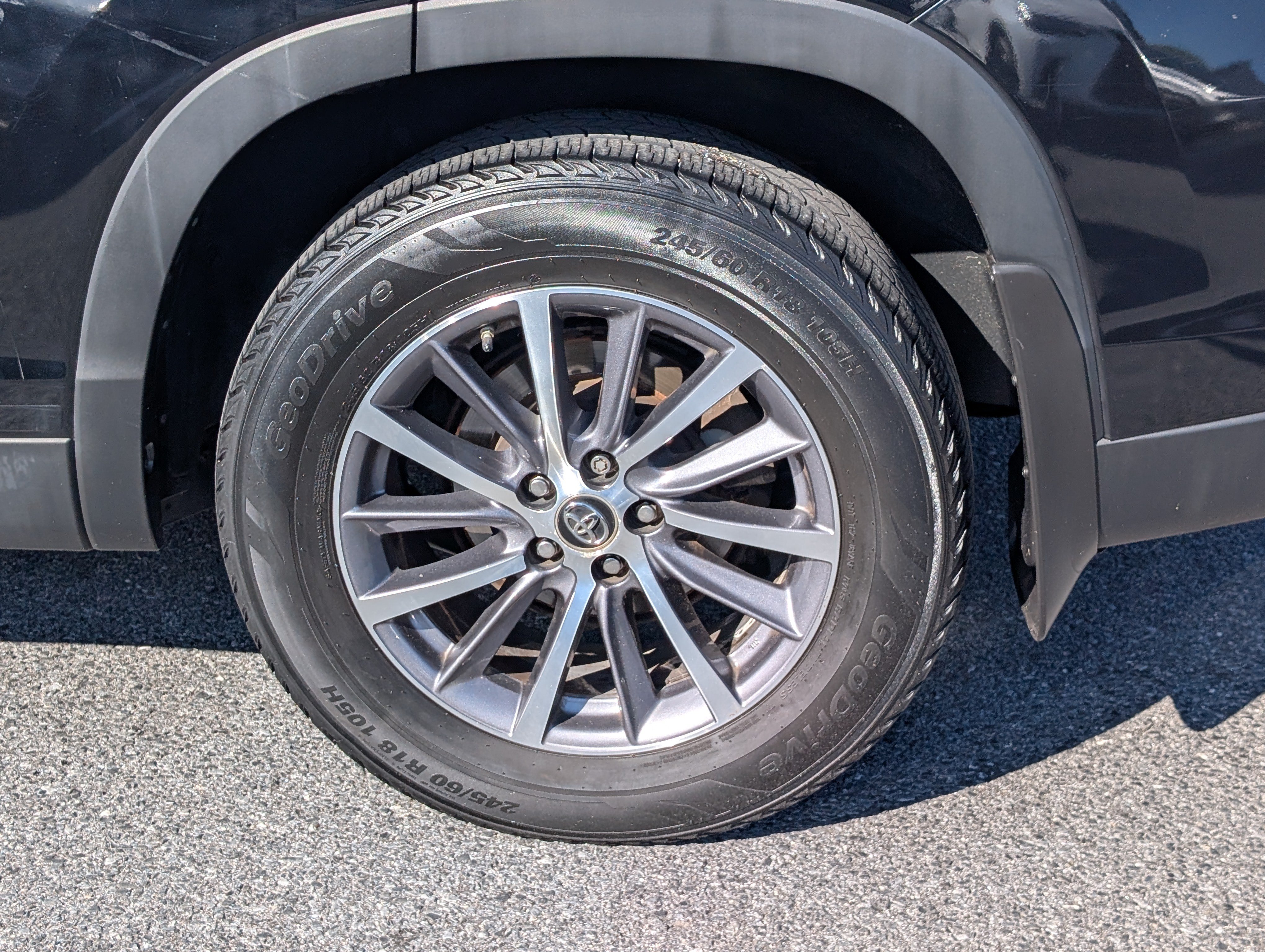 Used 2019 Toyota Highlander XLE AWD/4WD image 9