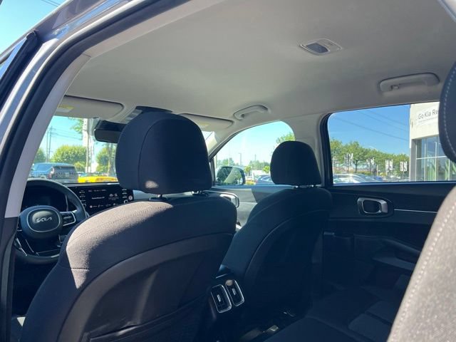 Used 2023 Kia Sorento LX FWD image 9