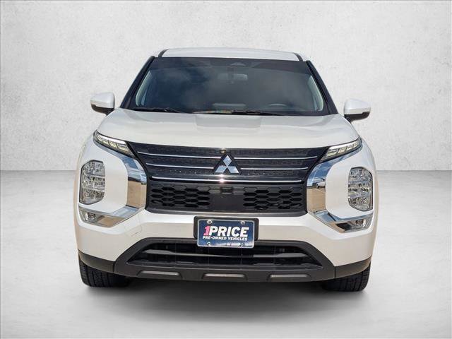 Used 2022 Mitsubishi Outlander ES FWD image 2