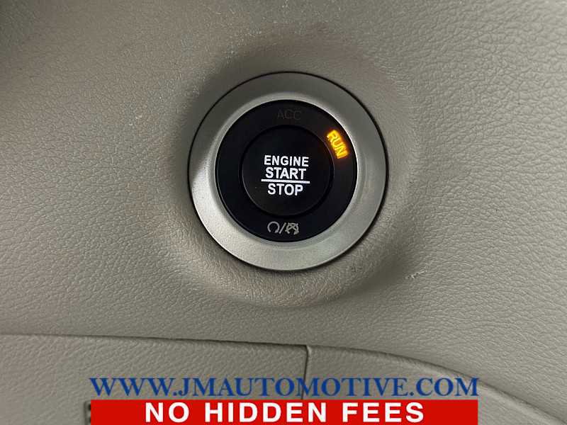 Used 2021 Chrysler Pacifica Touring-L image 45