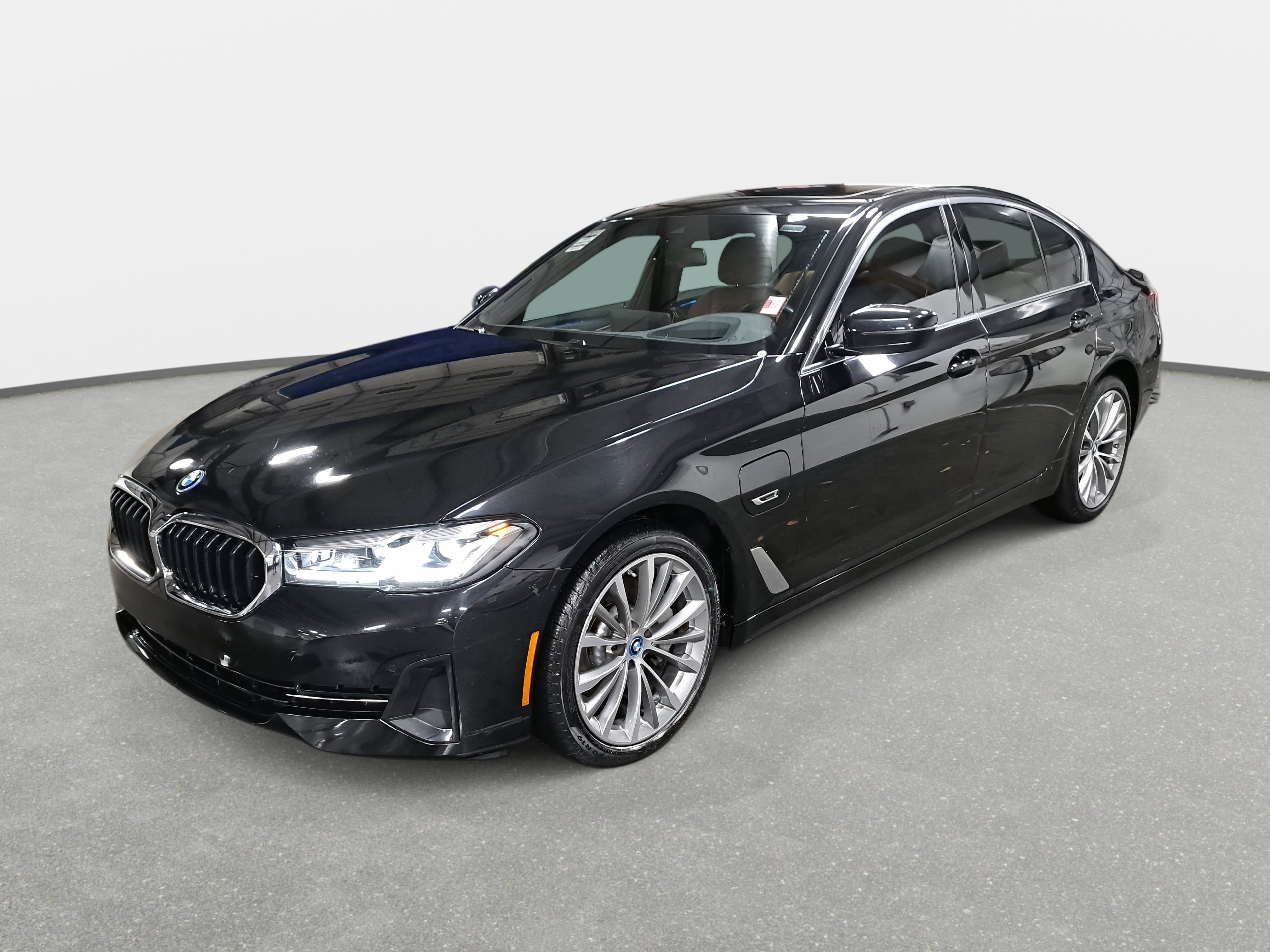 Certified 2023 BMW 530e w/ Premium Package image 1