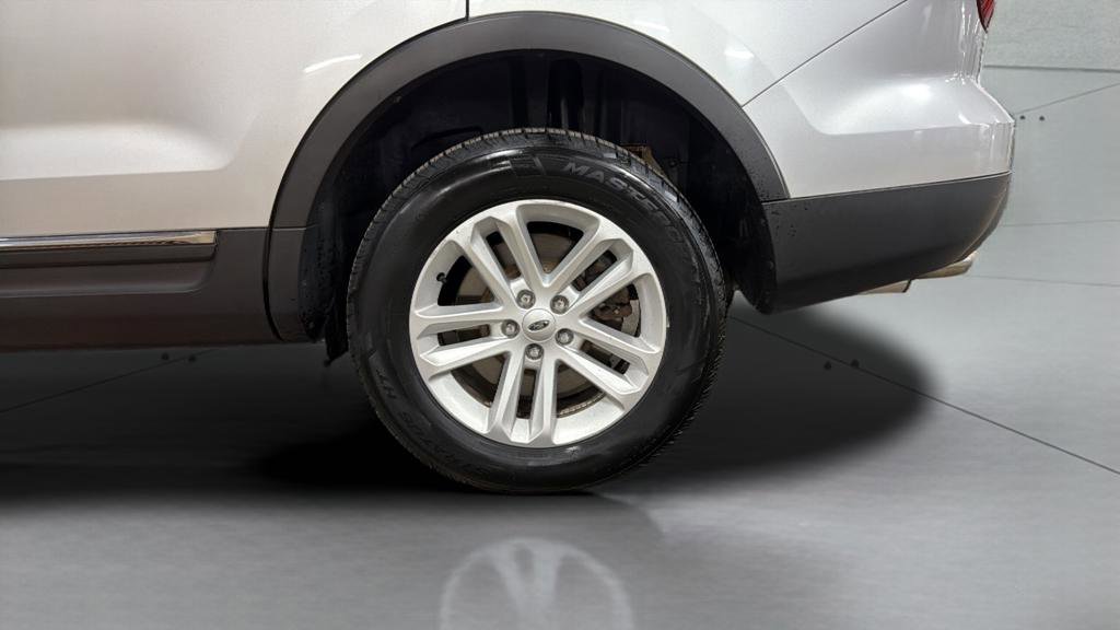 Used 2014 Ford Explorer XLT image 14