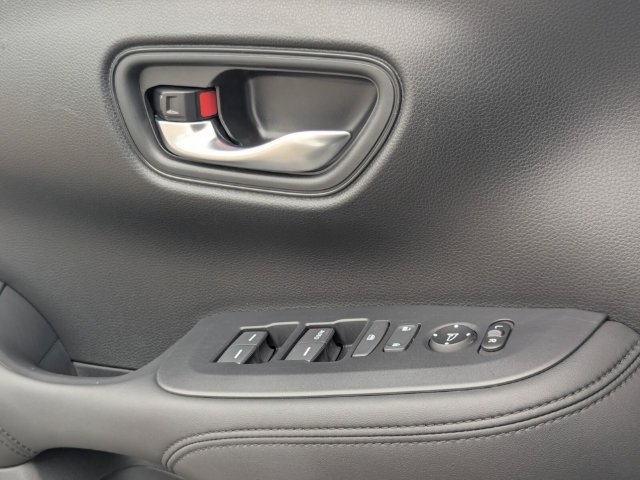 Certified 2025 Honda HR-V LX image 14