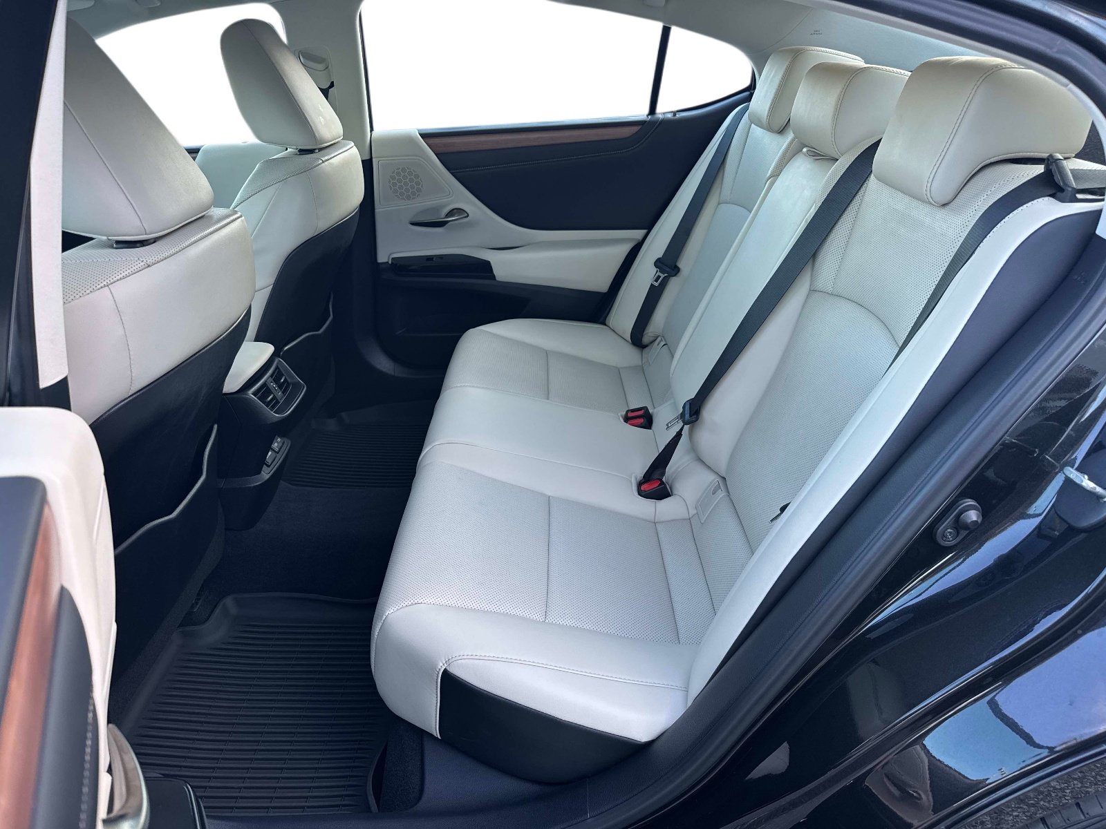 Used 2024 Lexus ES 350 w/ Premium Package FWD image 12