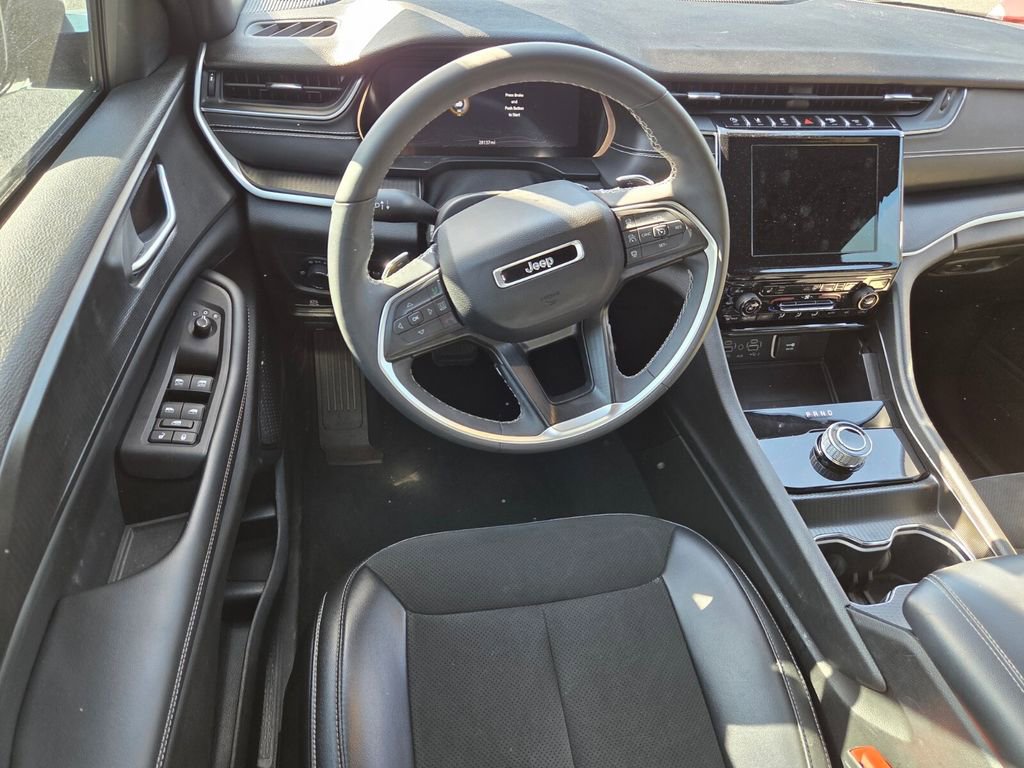 Used 2023 Jeep Grand Cherokee Altitude image 6