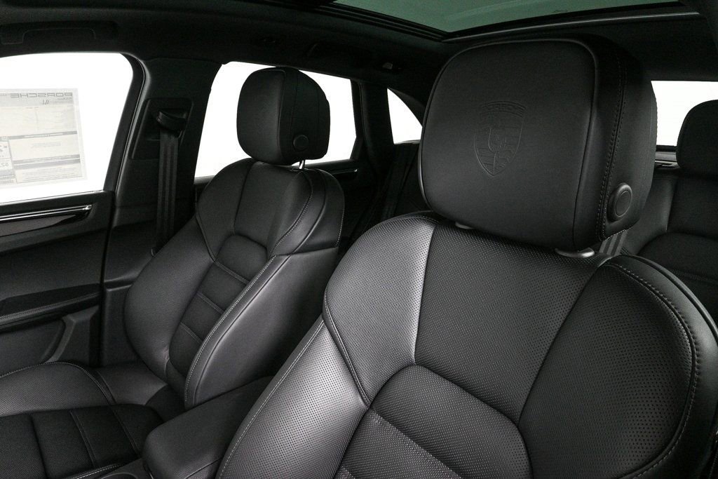 Certified 2026 Porsche Macan image 5