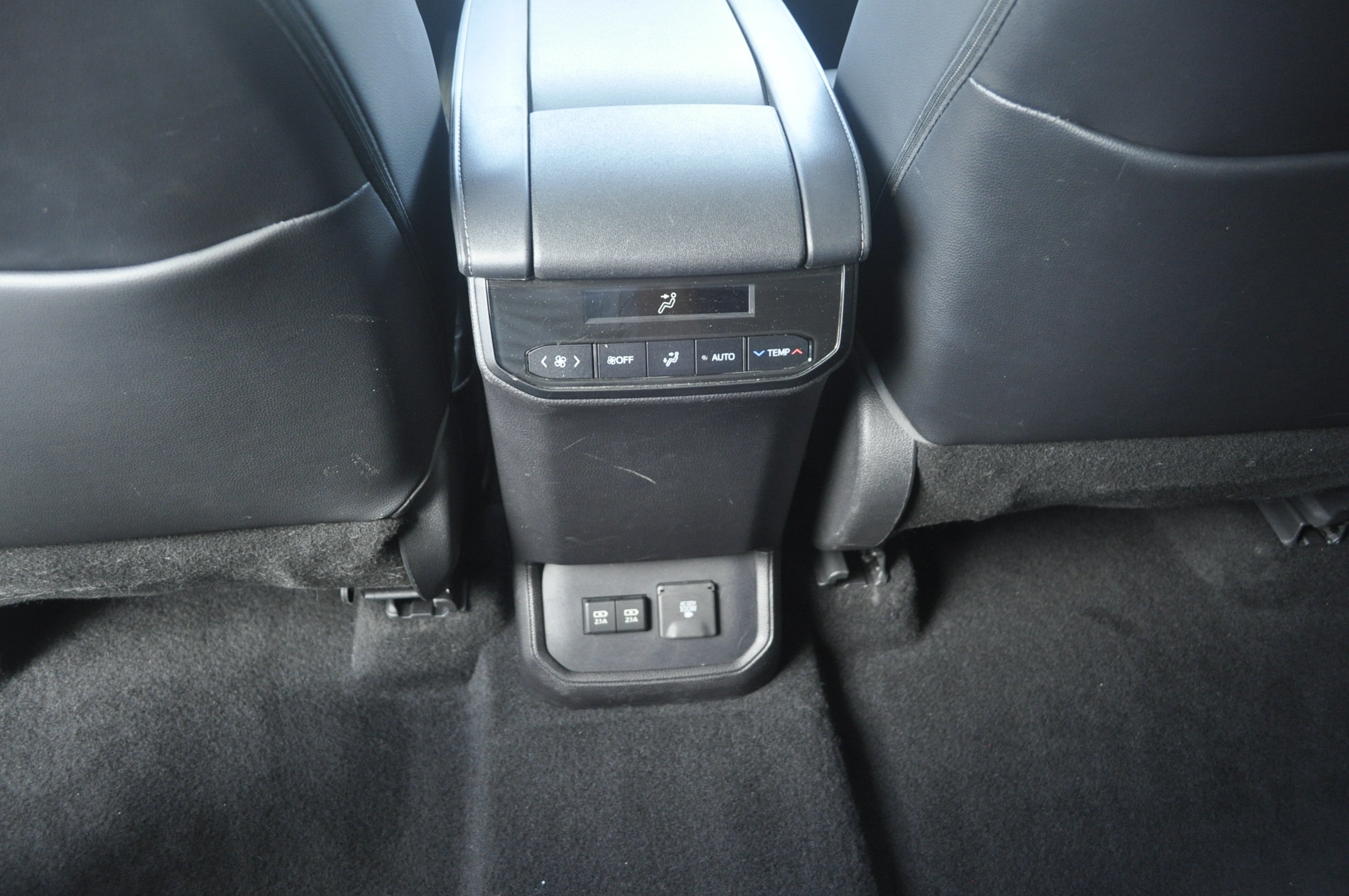 Used 2021 Toyota Highlander Limited AWD/4WD image 14