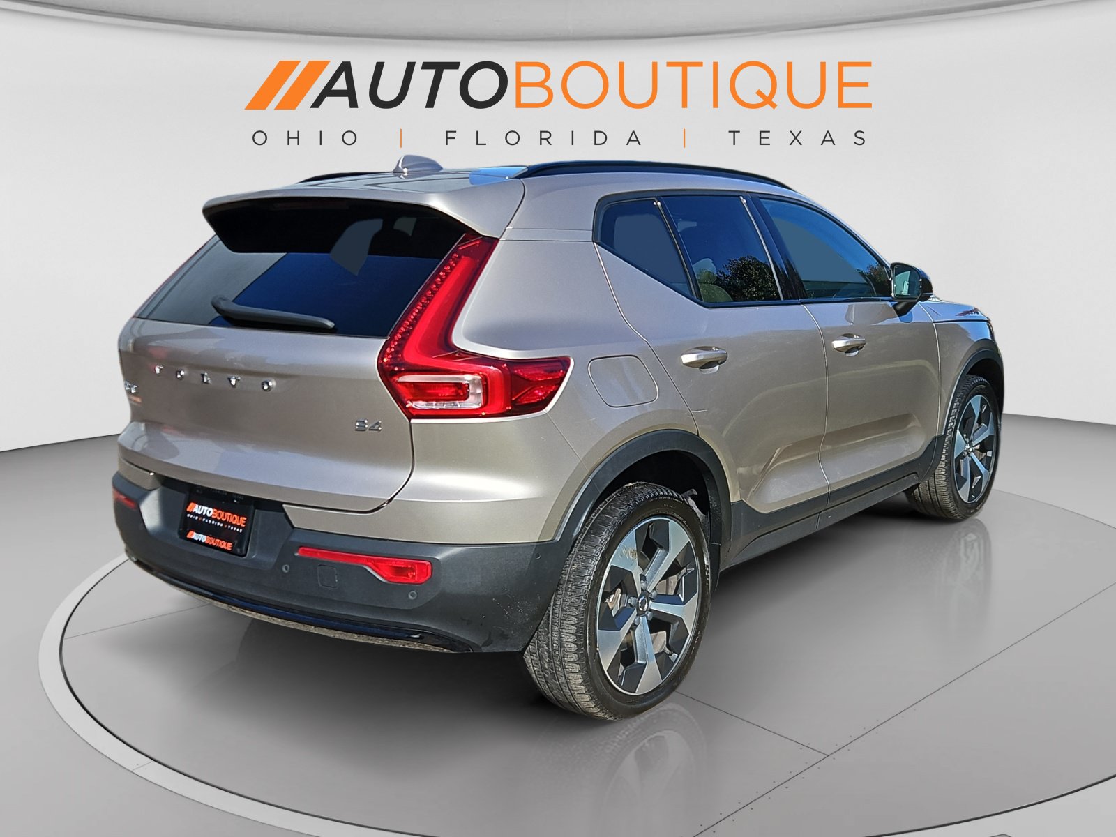 Used 2023 Volvo XC40 B4 Ultimate FWD image 5