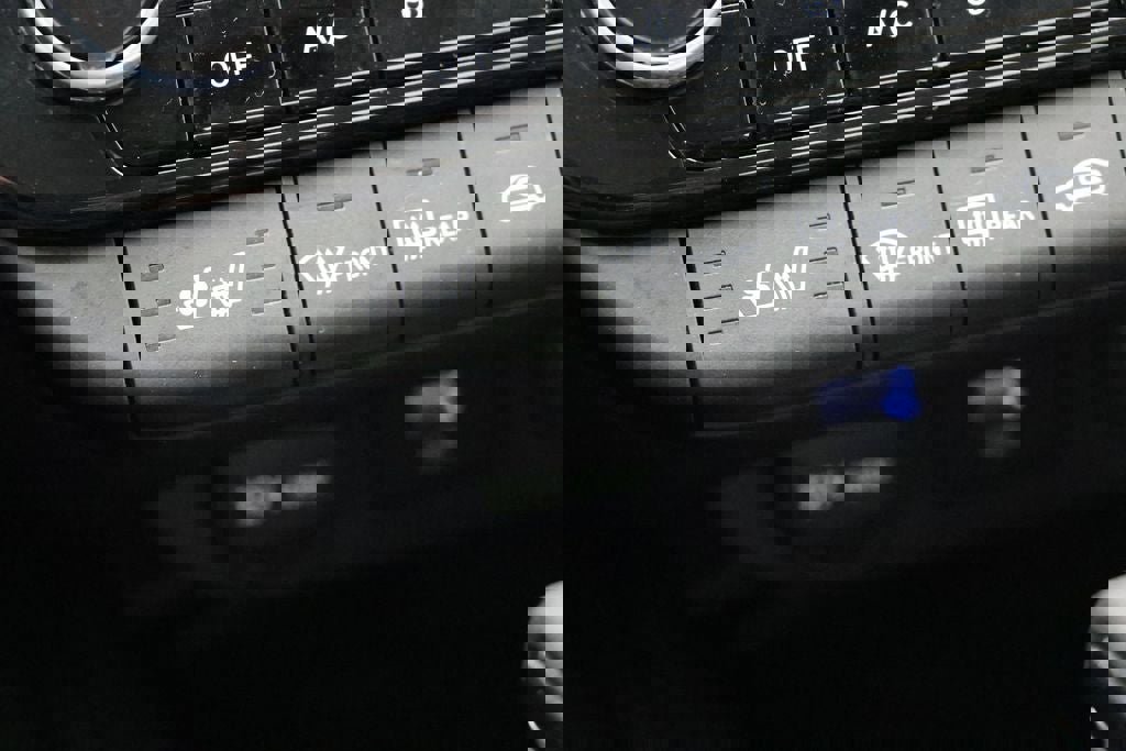 Used 2023 Hyundai Elantra Limited image 24