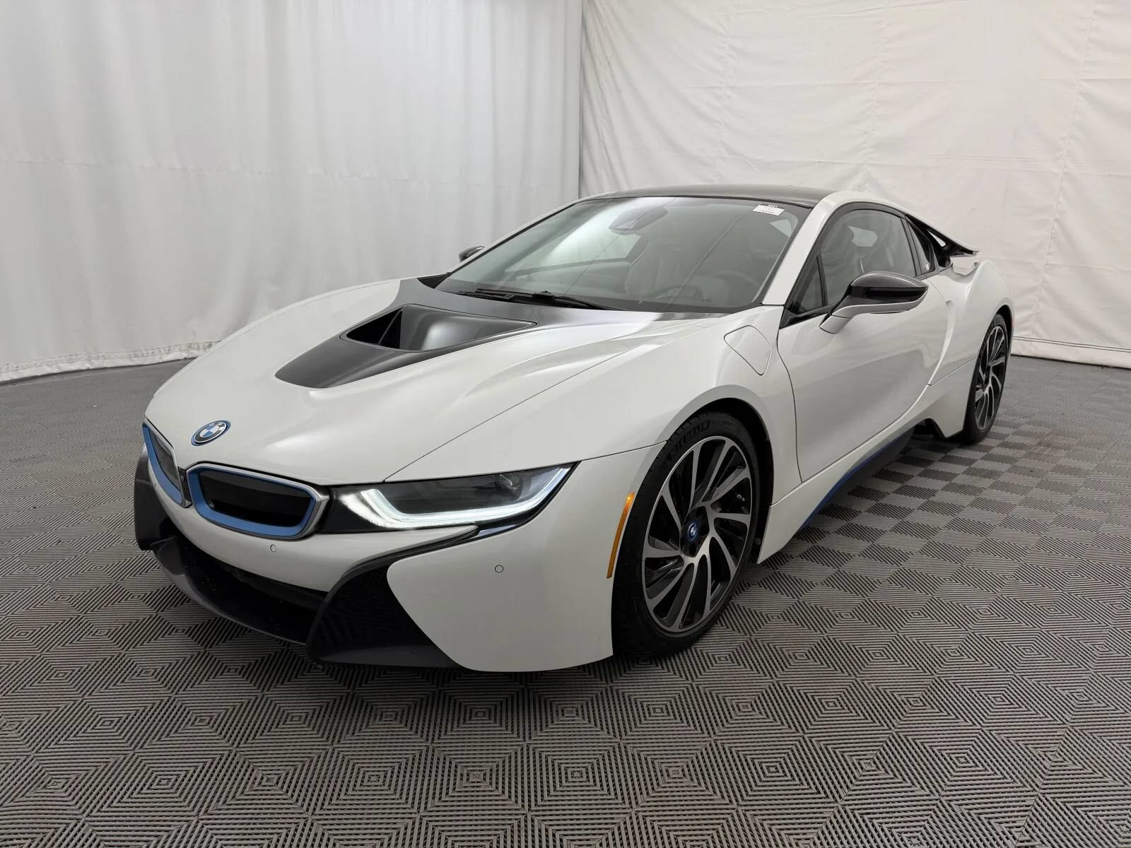 Used 2016 BMW i8 AWD/4WD image 2
