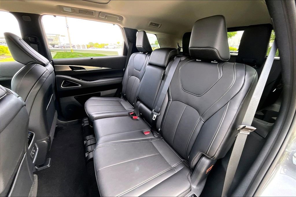 Certified 2026 INFINITI QX60 Luxe w/ Cargo Package AWD/4WD image 32