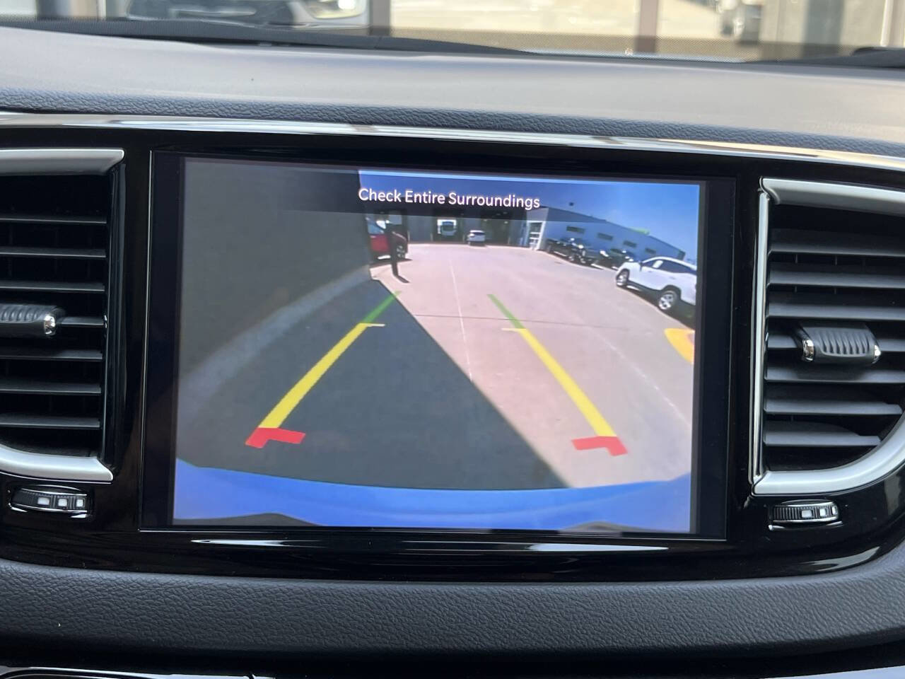 Used 2024 Chrysler Pacifica Touring-L FWD image 27