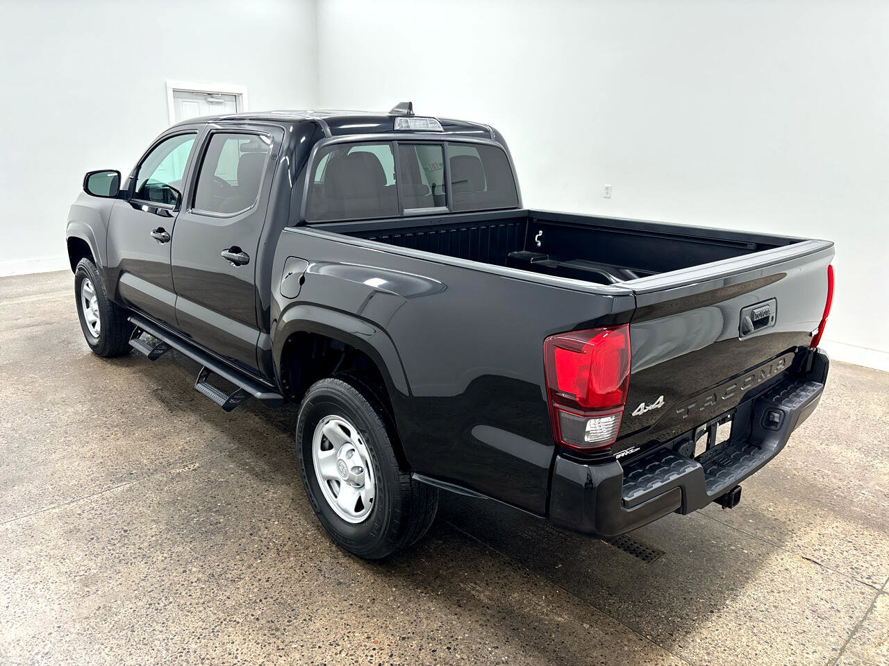 Used 2022 Toyota Tacoma SR image 4