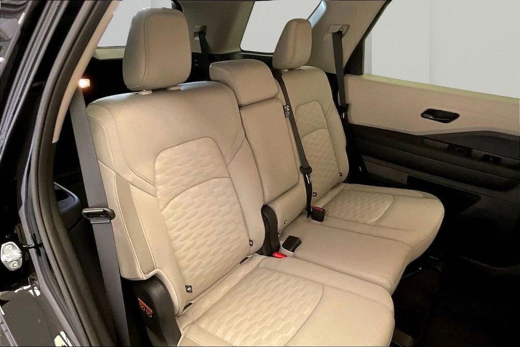 Certified 2025 Nissan Pathfinder SV w/ Black Appearance Package image 18