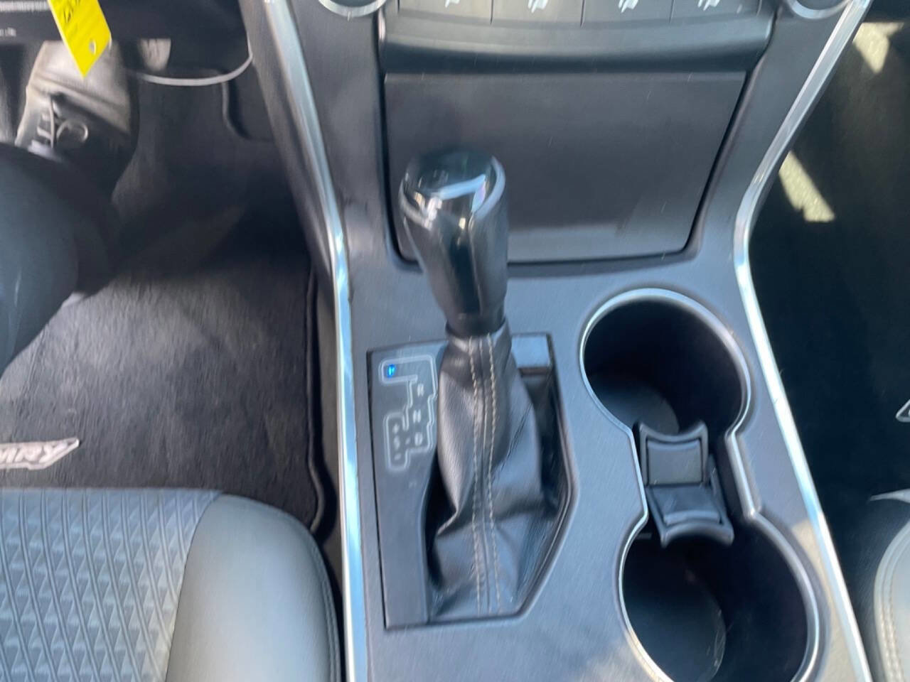 Used 2015 Toyota Camry SE FWD image 13