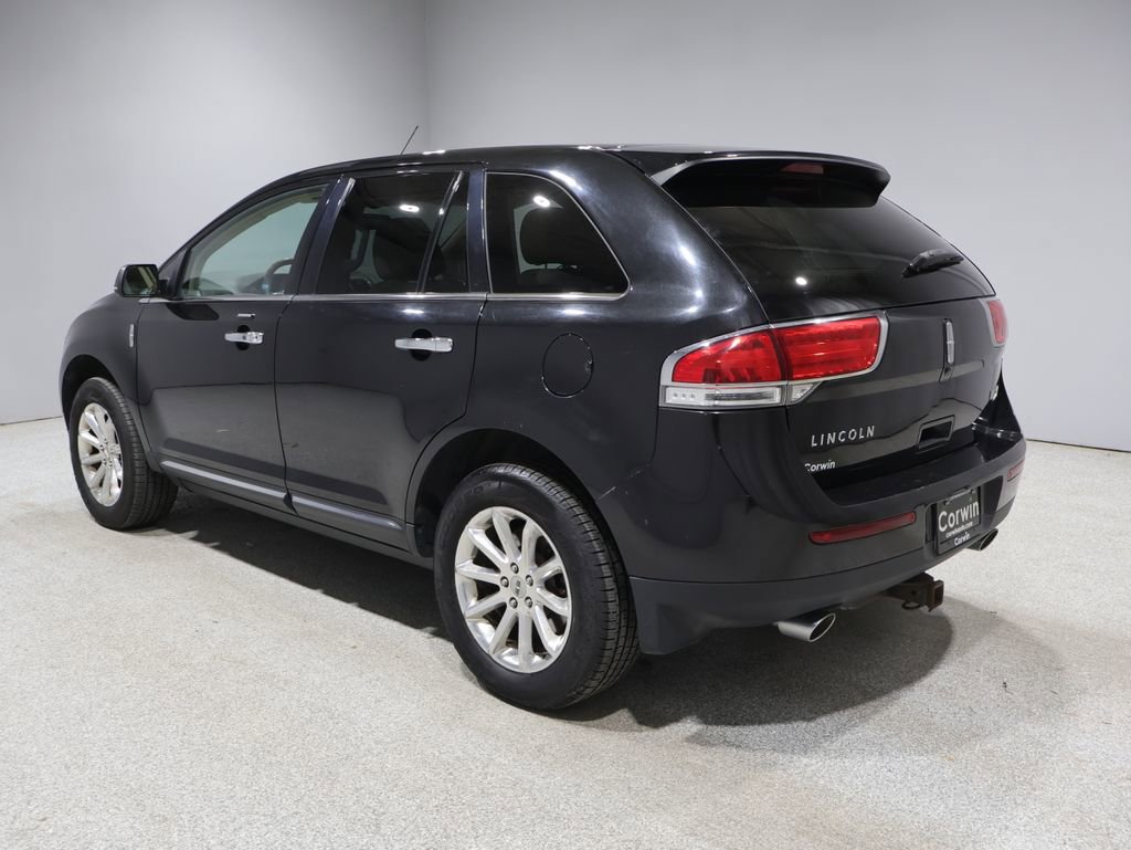 Used 2013 Lincoln MKX FWD image 4