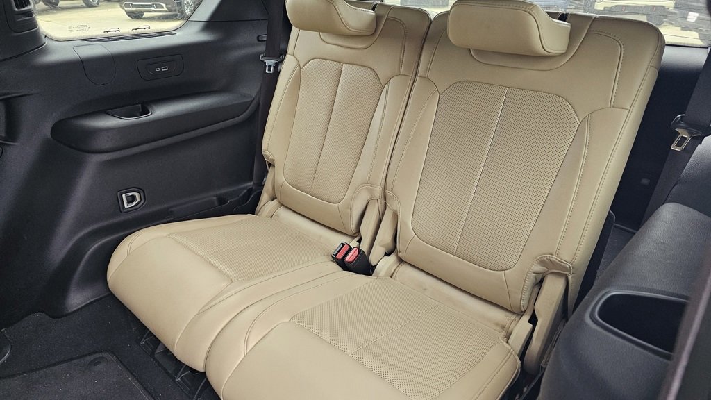 Used 2023 Jeep Grand Cherokee L Limited w/ Luxury Tech Group II image 7