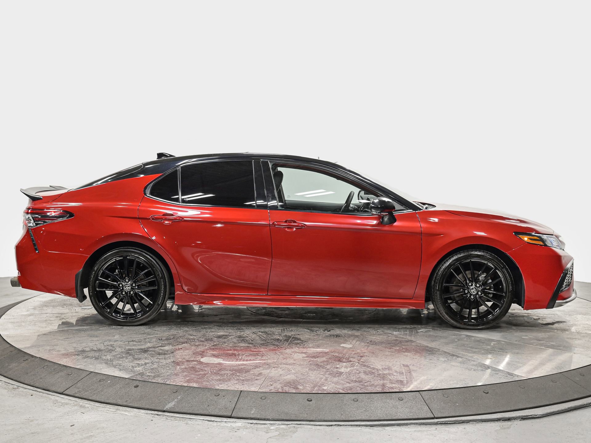 Used 2024 Toyota Camry XSE w/ Navigation Package image 7