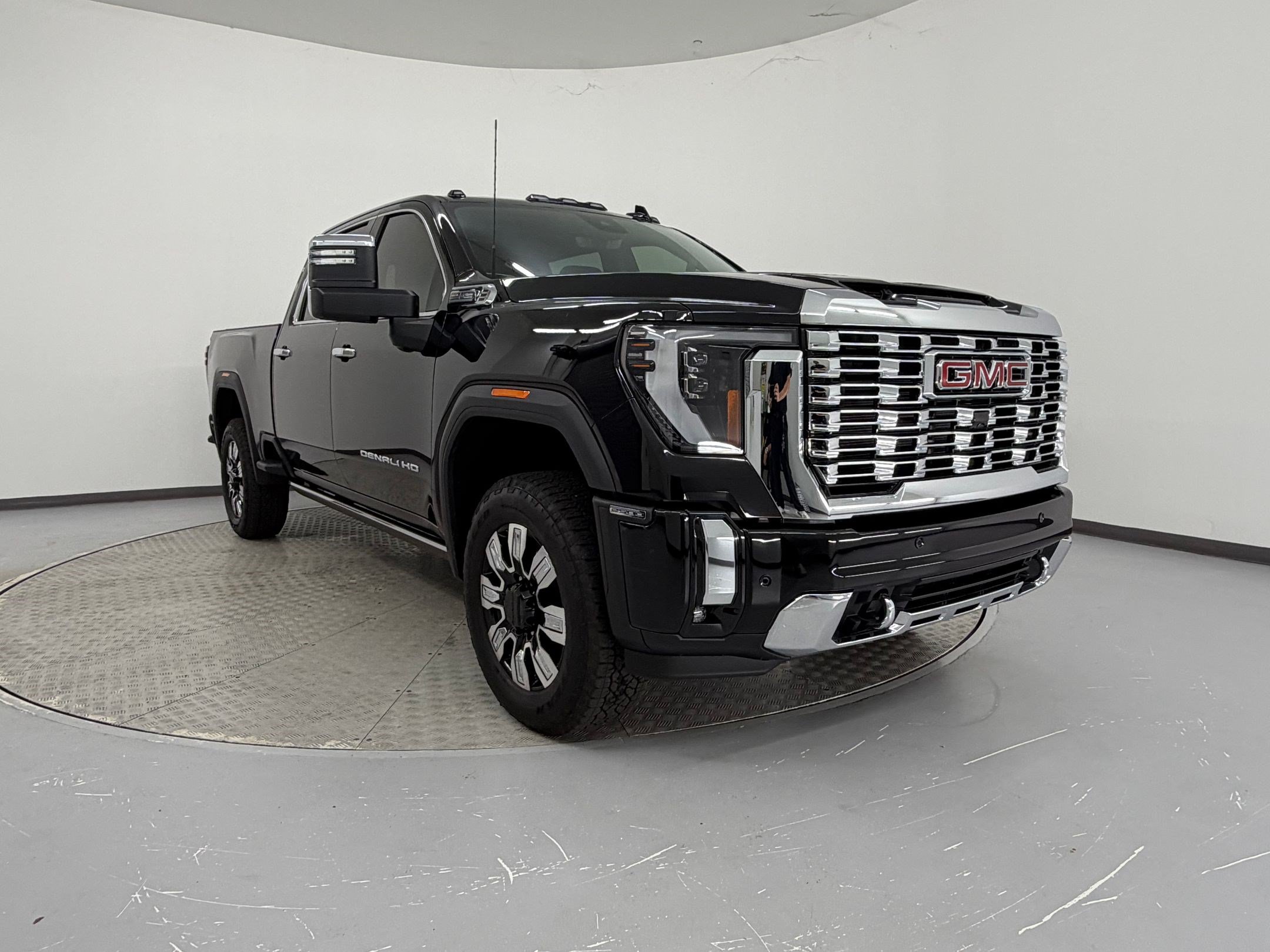 Used 2026 GMC Sierra 2500 Denali w/ Denali Reserve Package AWD/4WD image 7
