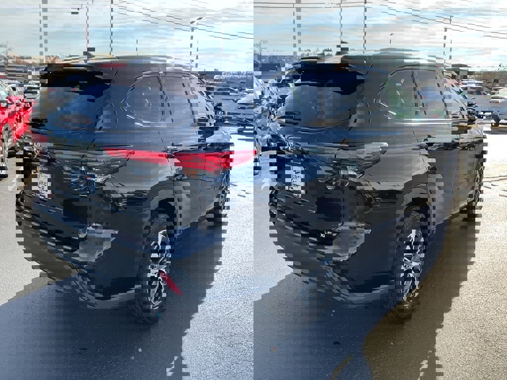 Used 2023 Toyota Highlander XLE image 20