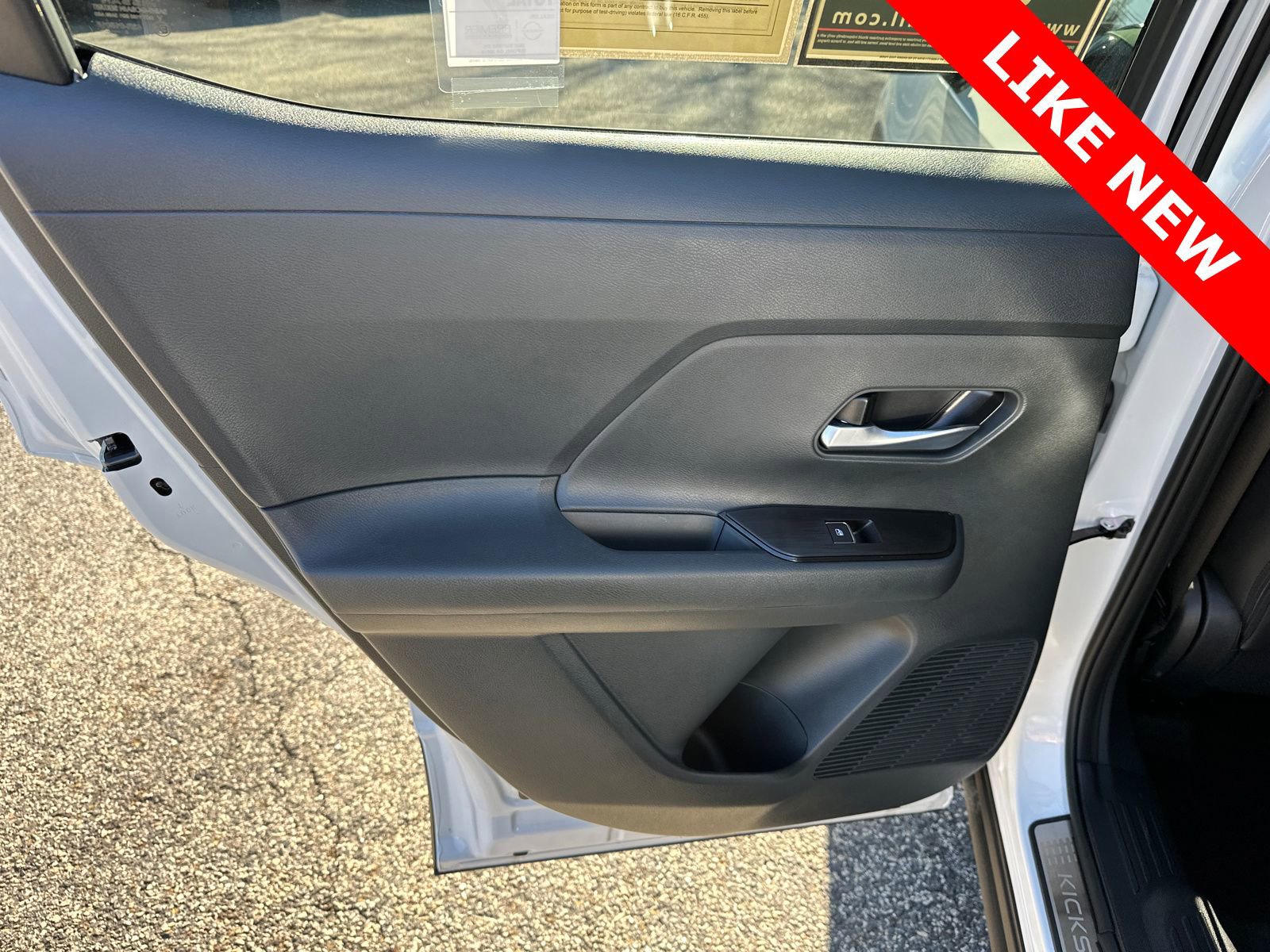 Used 2026 Nissan Kicks SR w/ Illumination Package image 21