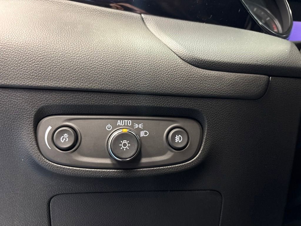 Certified 2023 Buick Encore GX Essence w/ Experience Buick Package FWD image 28