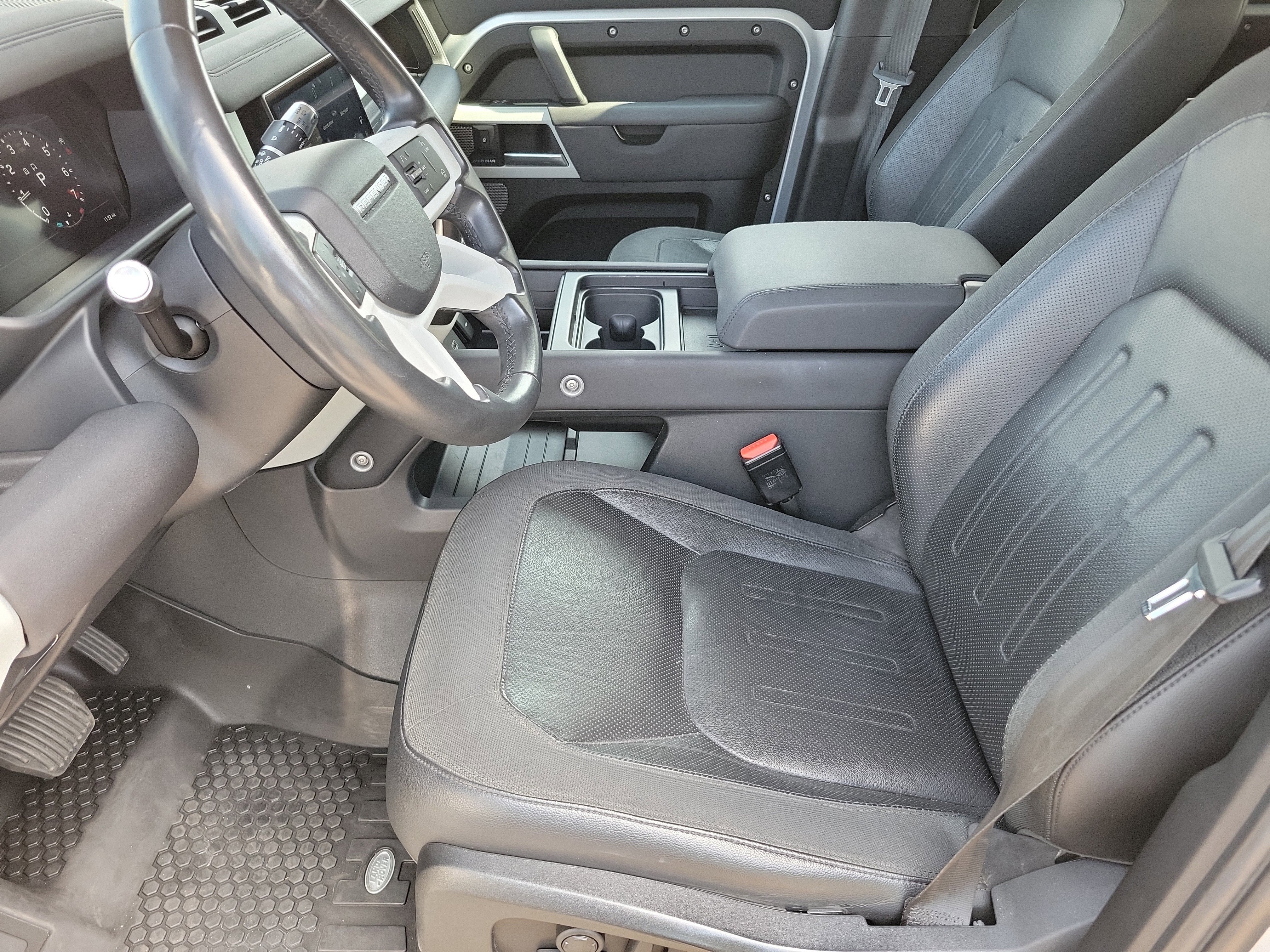 Used 2020 Land Rover Defender 110 First Edition image 3