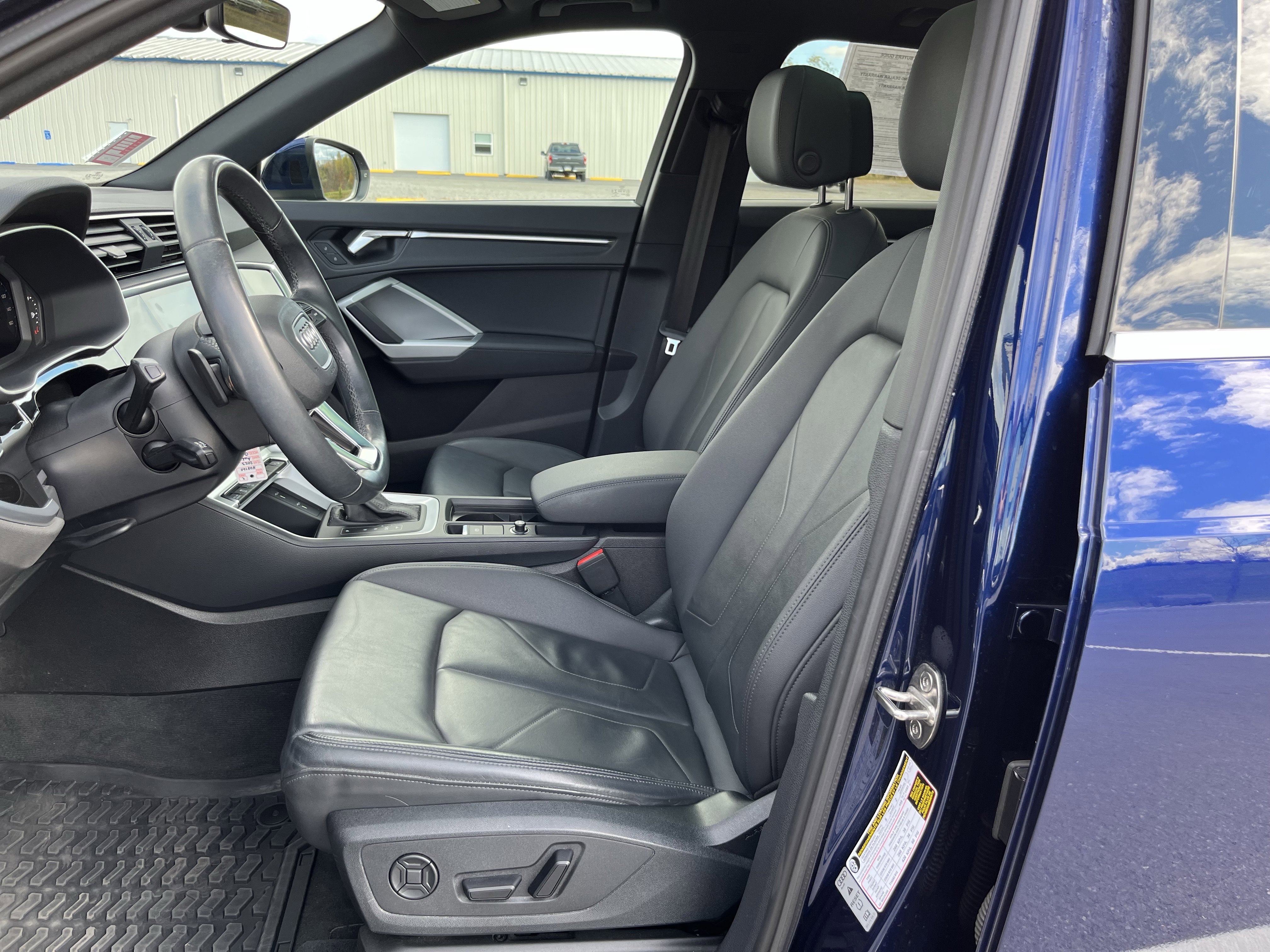 Used 2023 Audi Q3 2.0T Premium image 14