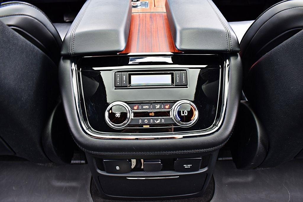 Used 2019 Lincoln Navigator Select w/ Technology Package AWD/4WD image 37