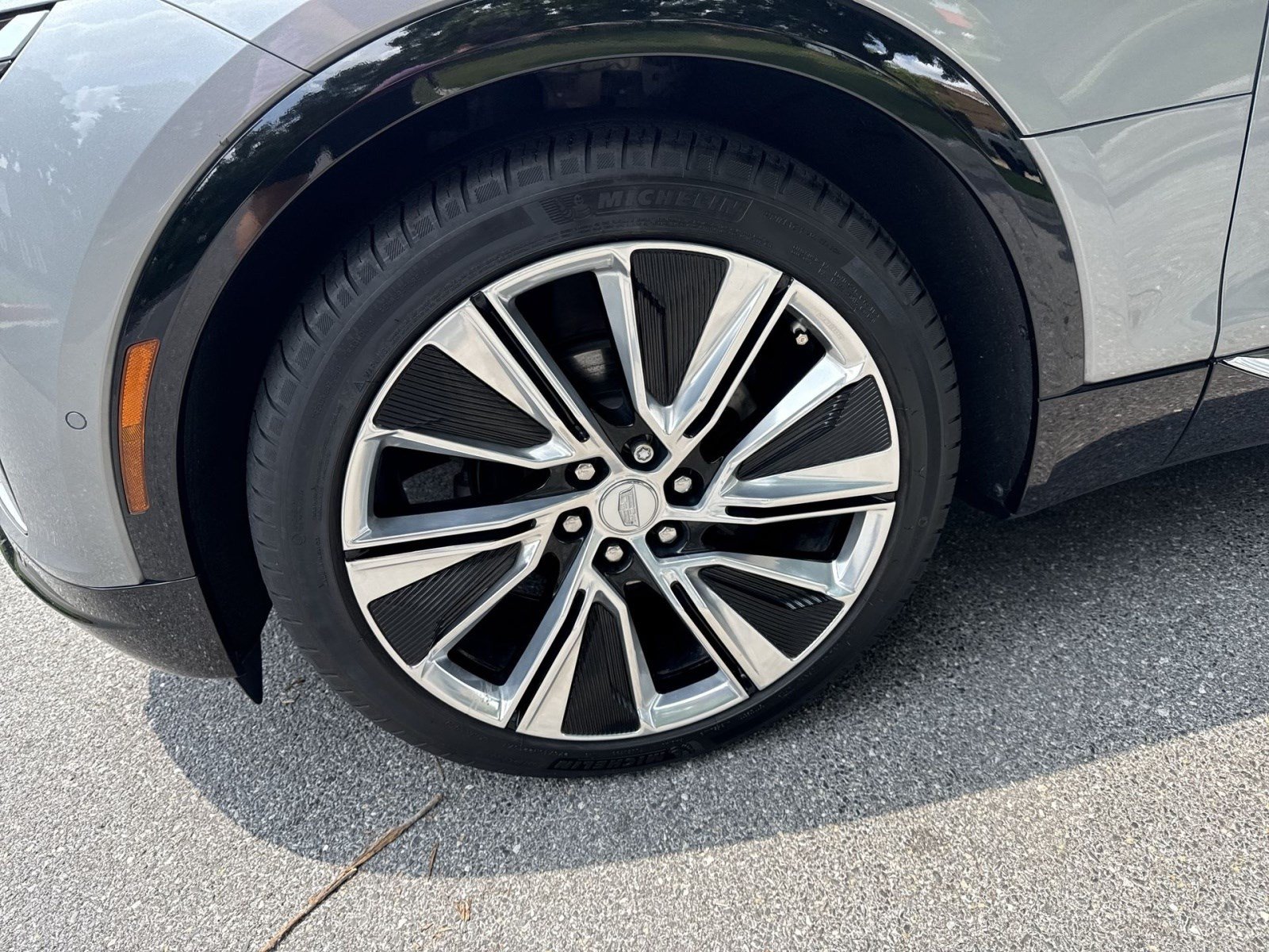 Used 2024 Cadillac Lyriq Luxury AWD/4WD image 11