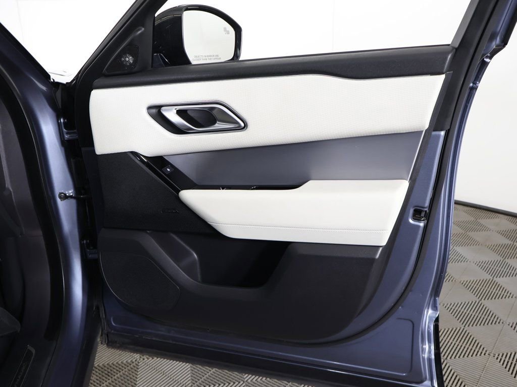 Used 2023 Land Rover Range Rover Velar R-Dynamic S image 29