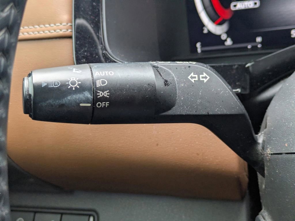 Used 2023 Nissan Pathfinder Platinum w/ Cargo Package image 18