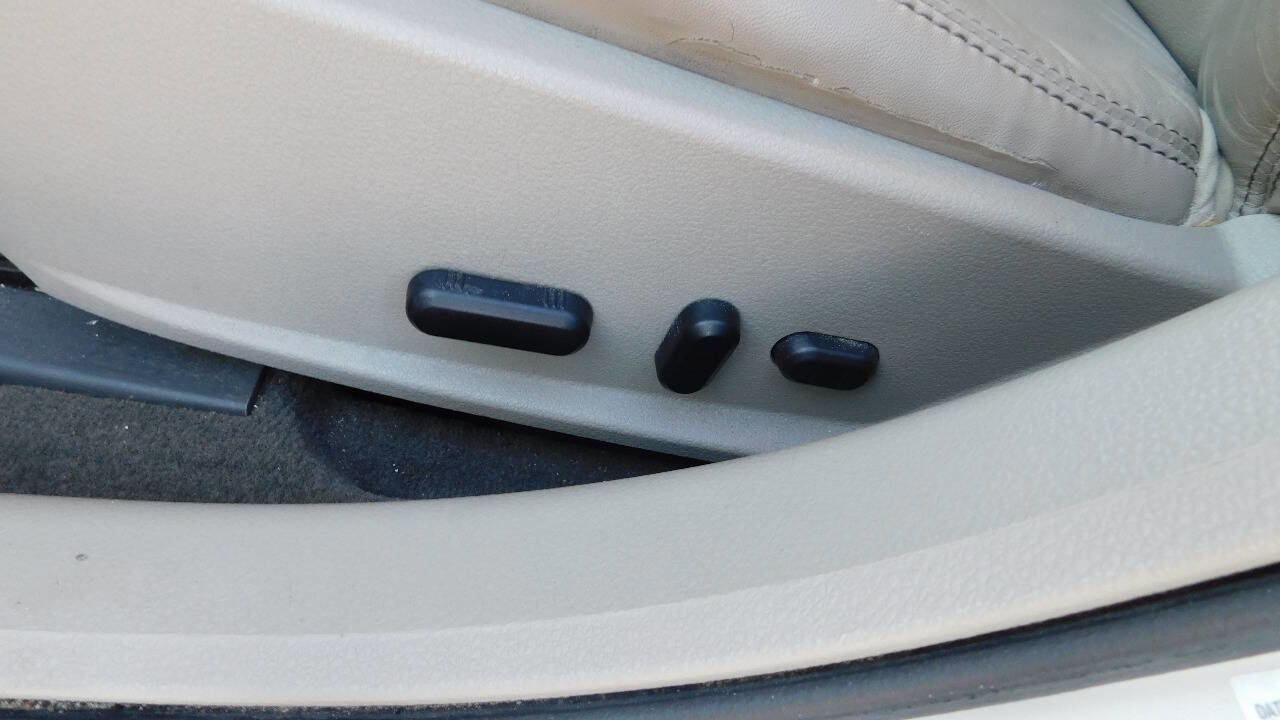 Used 2012 Ford Fusion SEL image 22