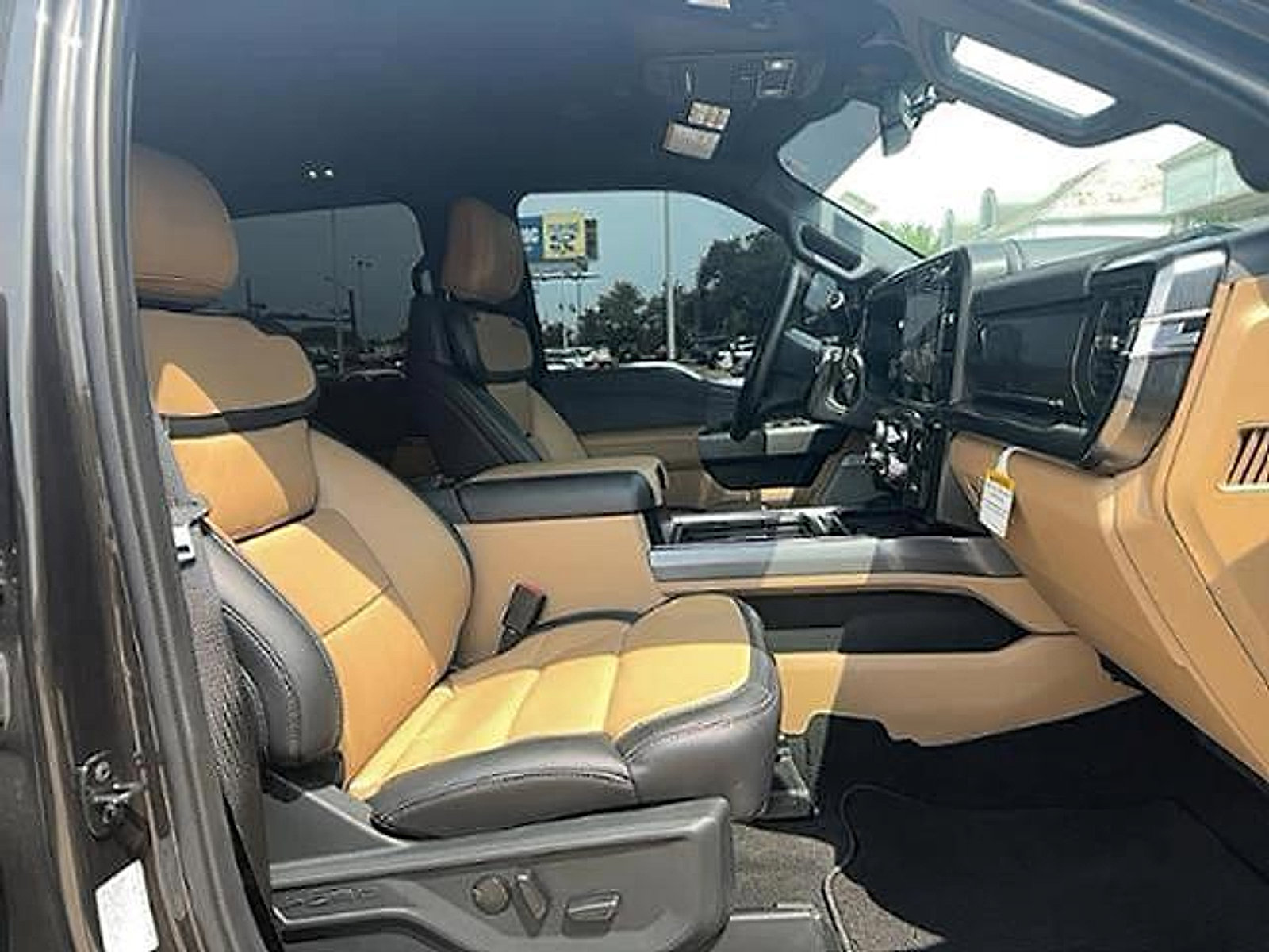 Used 2025 Ford F450 Lariat w/ Lariat Ultimate Package image 13