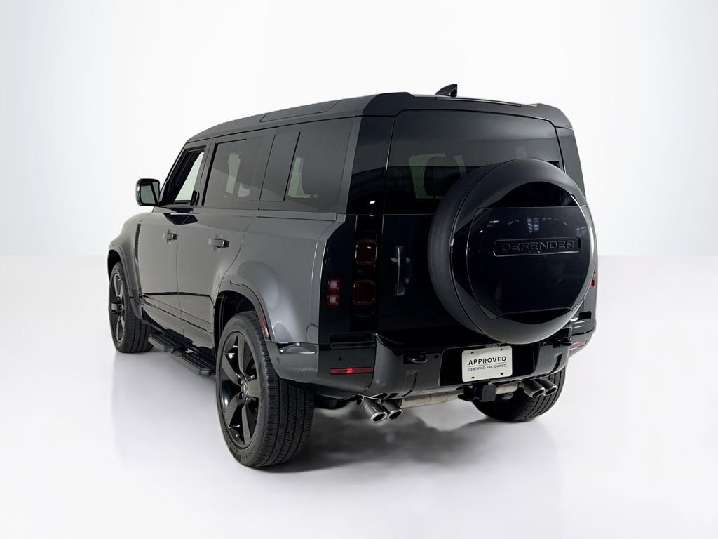 Used 2025 Land Rover Defender 110 X-Dynamic SE image 3