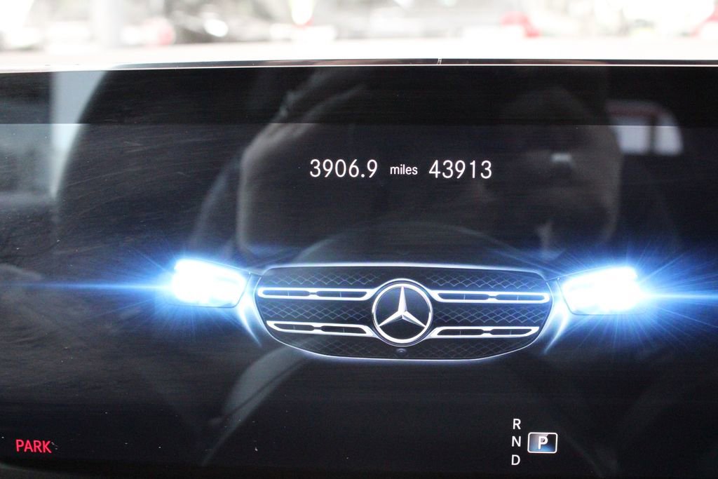 Used 2022 Mercedes-Benz GLB 250 4MATIC image 3