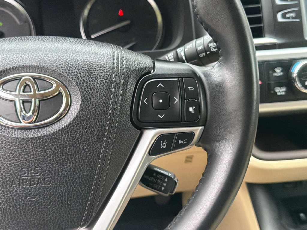 Used 2019 Toyota Highlander XLE AWD/4WD image 28
