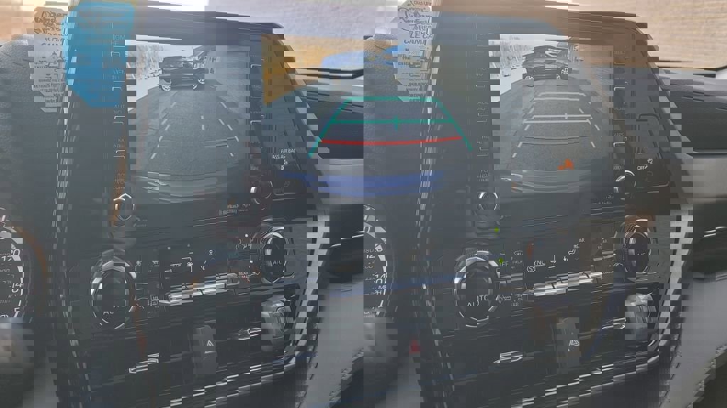 Used 2022 Toyota Highlander LE image 14