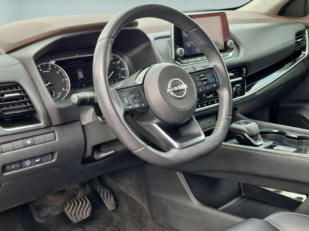 Used 2023 Nissan Rogue SL AWD/4WD image 11