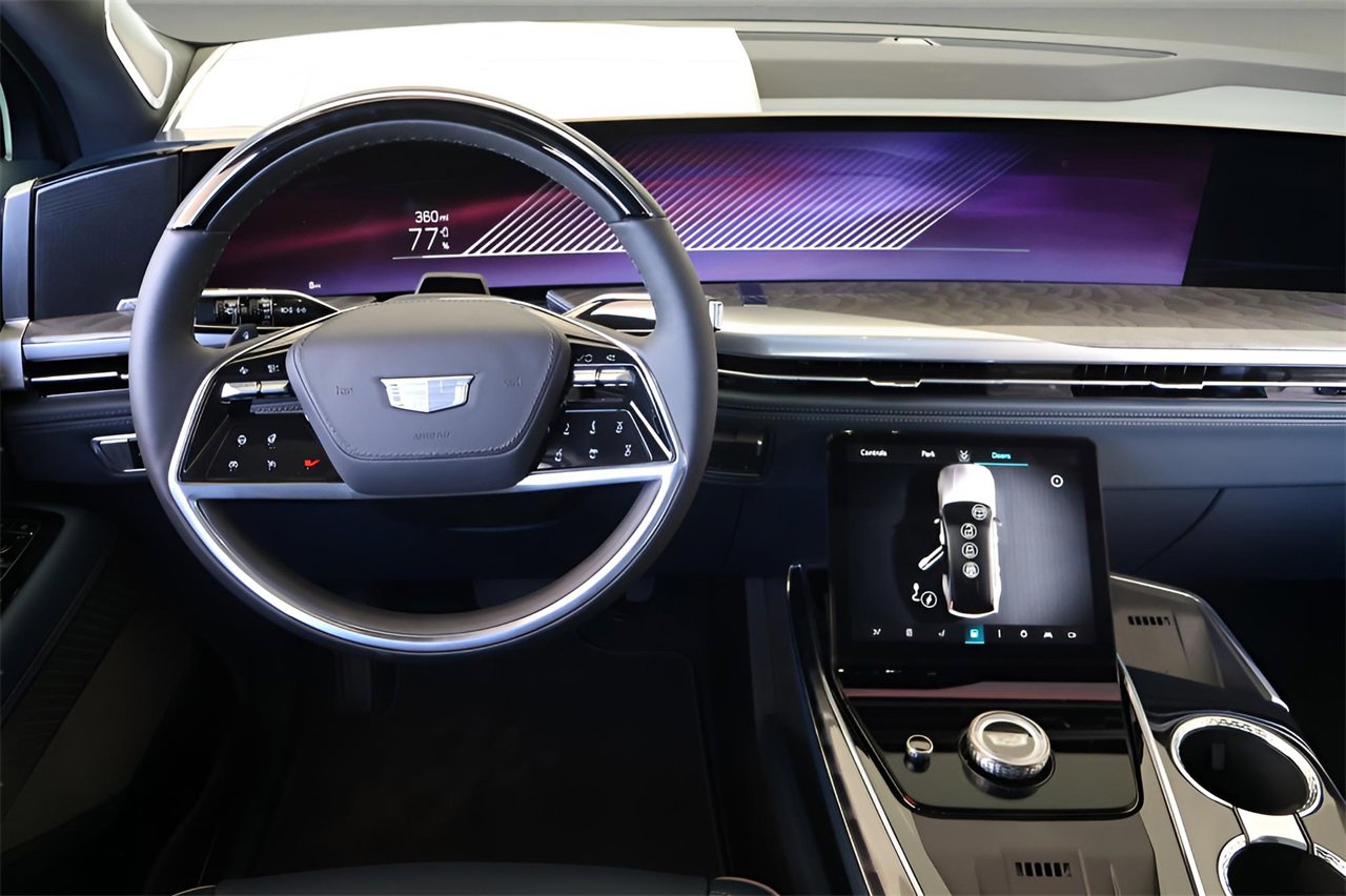 New 2025 Cadillac Escalade IQ Luxury 2 w/ LPO, Radiant Package image 16