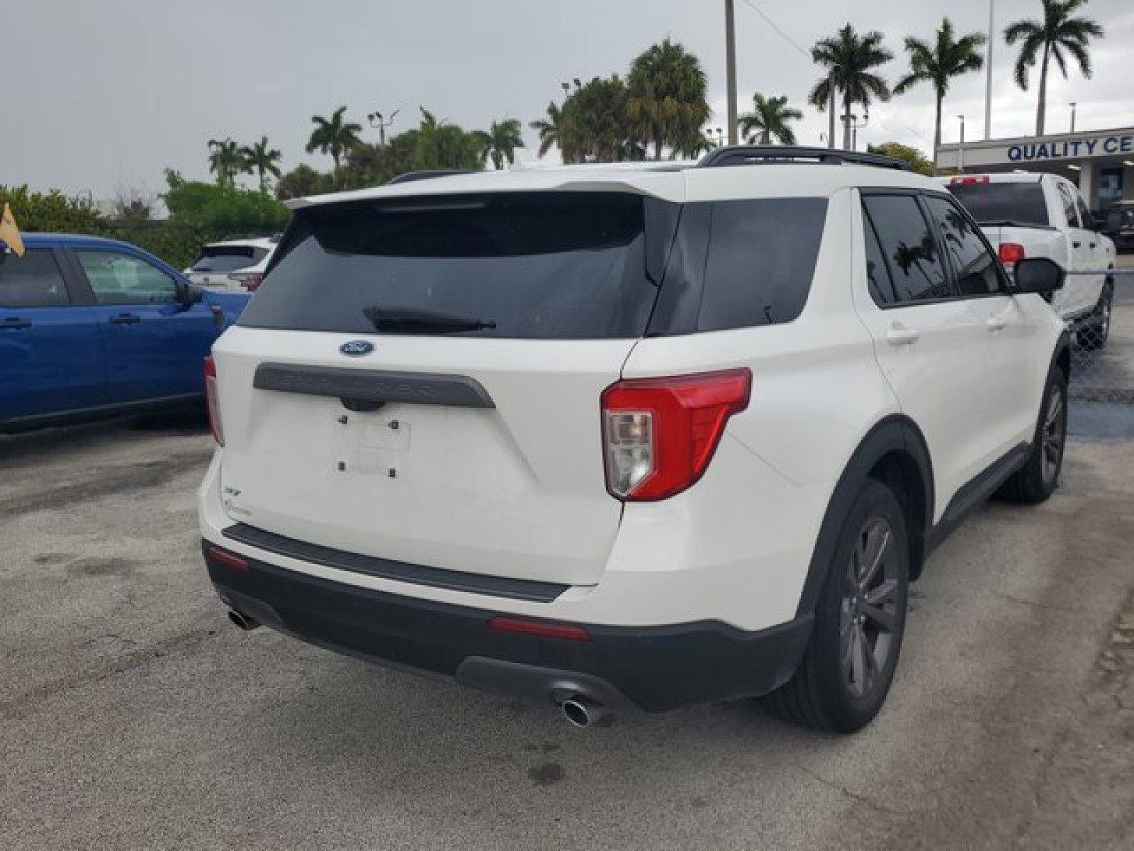 Used 2022 Ford Explorer XLT w/ Equipment Group 202A RWD image 7