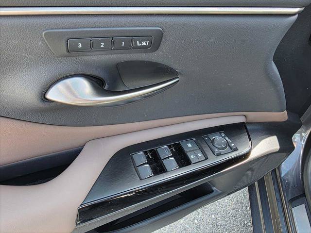 Used 2022 Lexus ES 250 w/ Premium Package AWD/4WD image 23