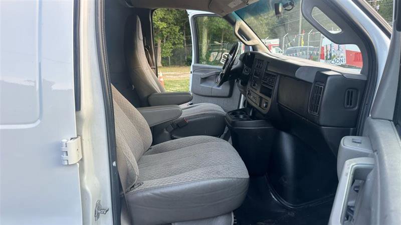 Used 2017 Chevrolet Express 2500 image 19