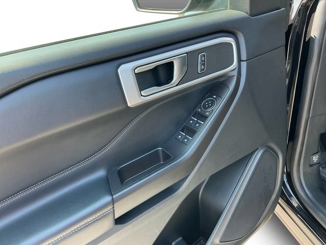Used 2020 Ford Explorer XLT w/ Equipment Group 202A AWD/4WD image 11