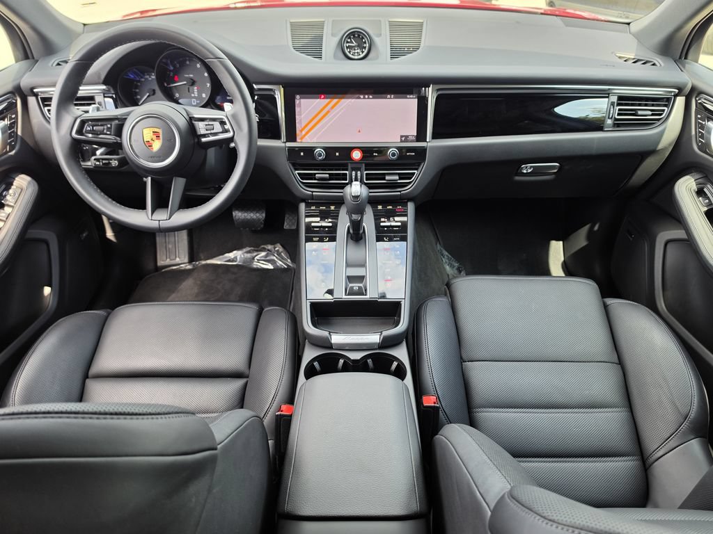 Used 2026 Porsche Macan AWD/4WD image 8