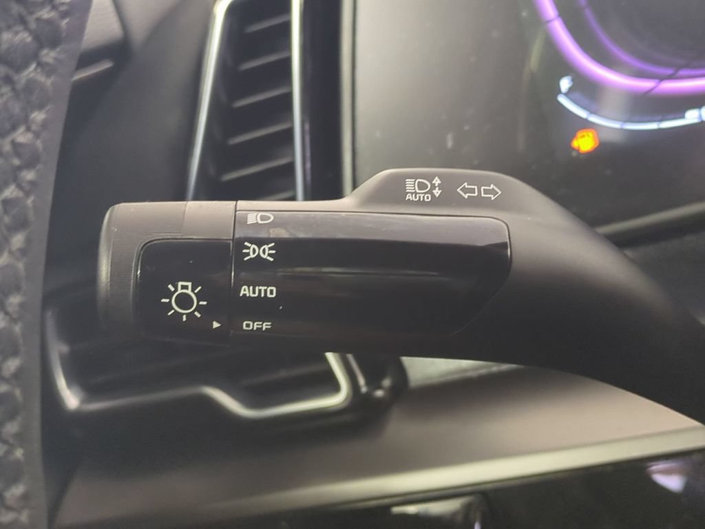 Used 2025 Kia Sportage EX FWD image 29